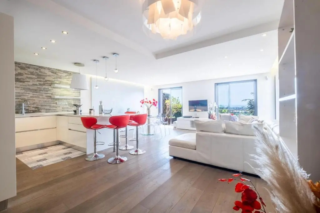 SERRENDY PENTHOUSE STYLE HOUSE Swimming pool and absolute calm!