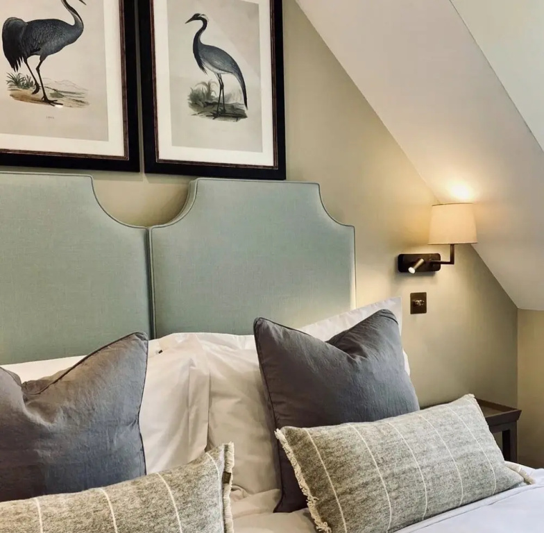 The Bottle & Glass Inn - Book All 3 Rooms