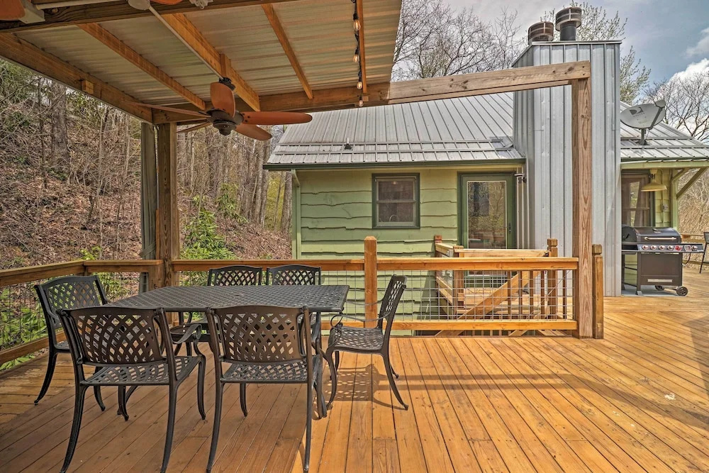 Serene 'mountain Mist' Retreat w/ Deck & Hot Tub!