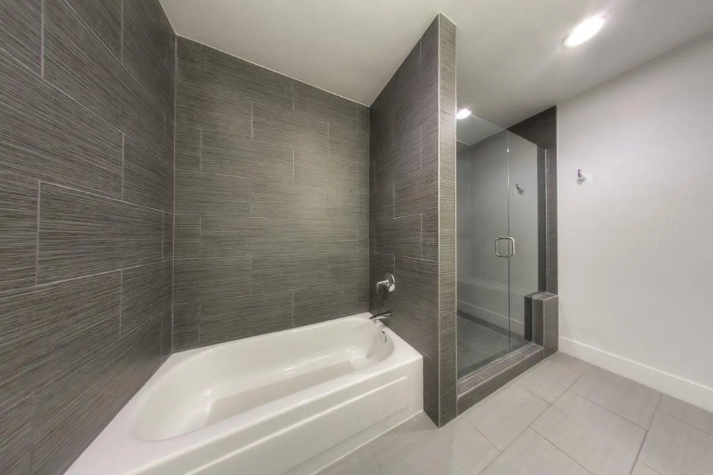 Oceanside Marina Suites - A Waterfront Hotel