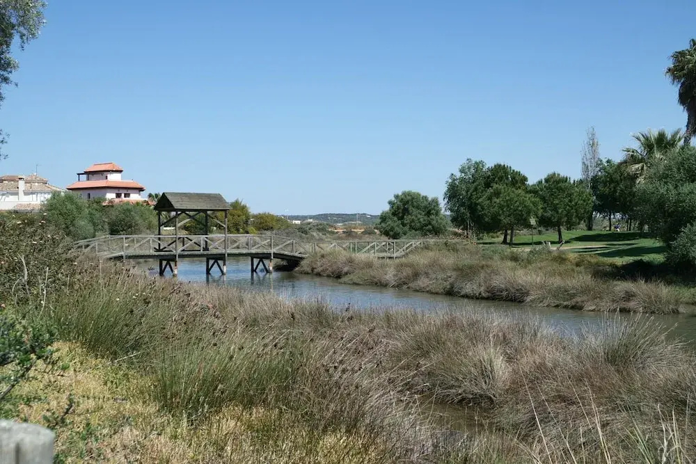 Golf & Riverside Apartment in Isla Canela