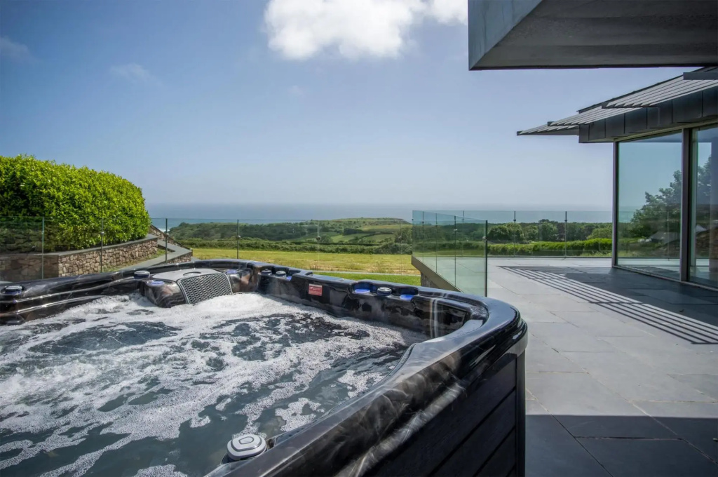 Bryn House - Luxurious 5 Bedroom Holiday Home - Penmaen