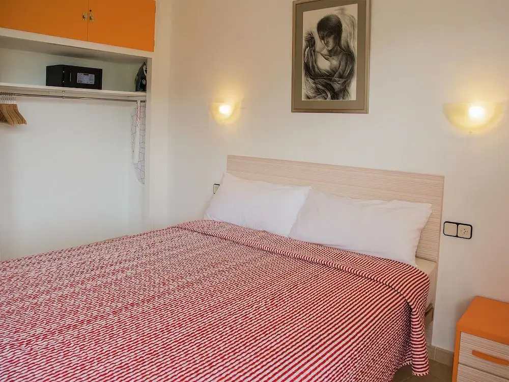 Beautiful Apartment With Pool for 4 in L'estartit From at 50m. From the Beach