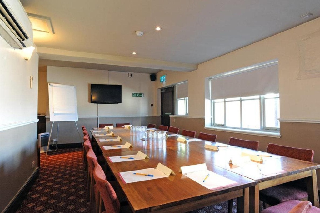 Berkshire Arms by Chef & Brewer Collection
