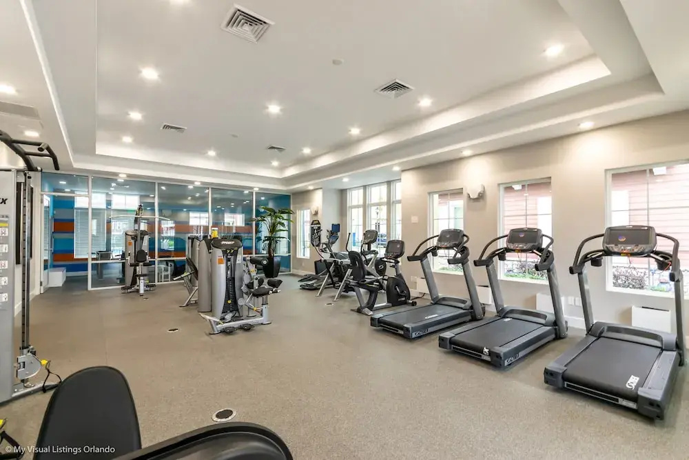 Upscale Townhome W/pool Access! 5 mi. to Disney!