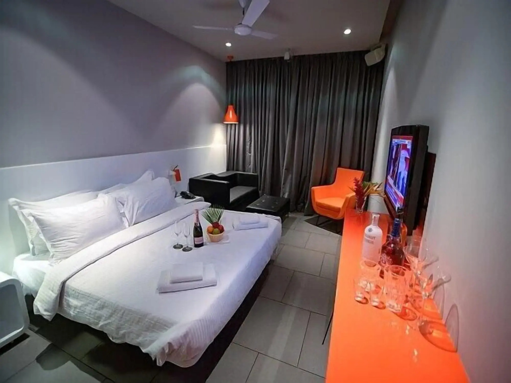 SinQ Party Hotel - No Male Stags Allowed