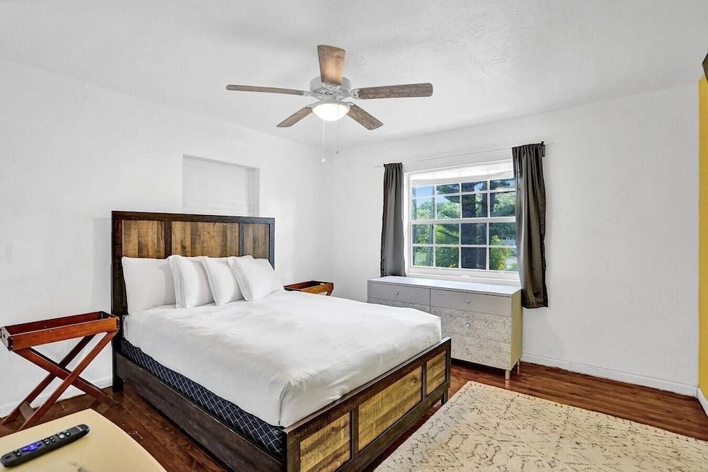 Luxe 3/2 Private Home W/bbq, Gazebo & Free Parking!