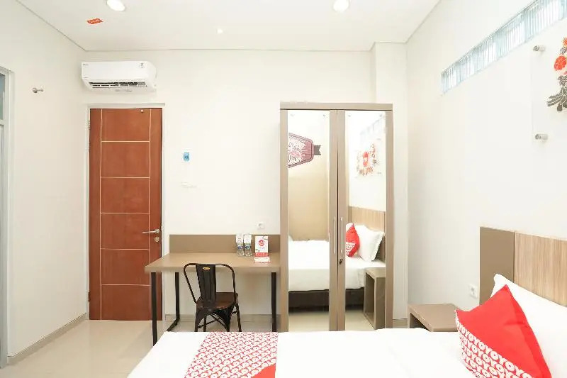 Urbanview Hotel Syariah Graha 8 Bubutan Surabaya