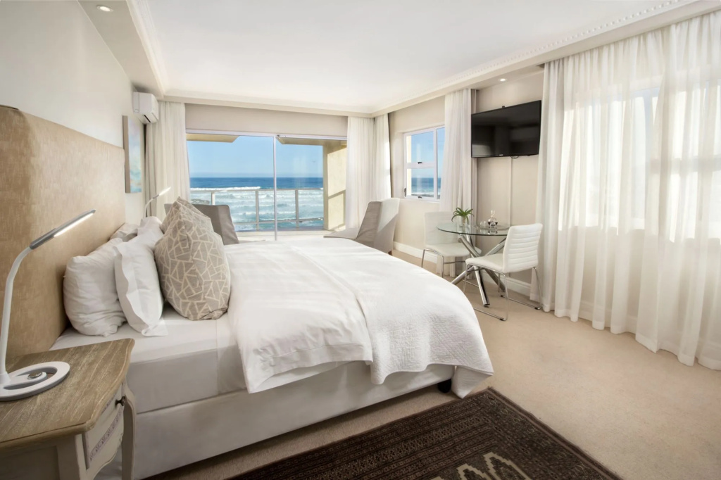 Hermanus Beachfront Lodge - Solar Power