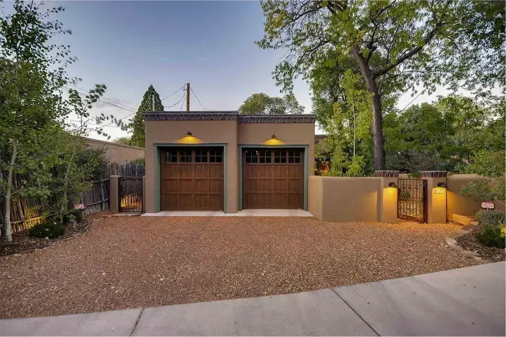 Casa Cuervo - Luxury Home With Gorgeous Amenities a Block off Canyon Rd