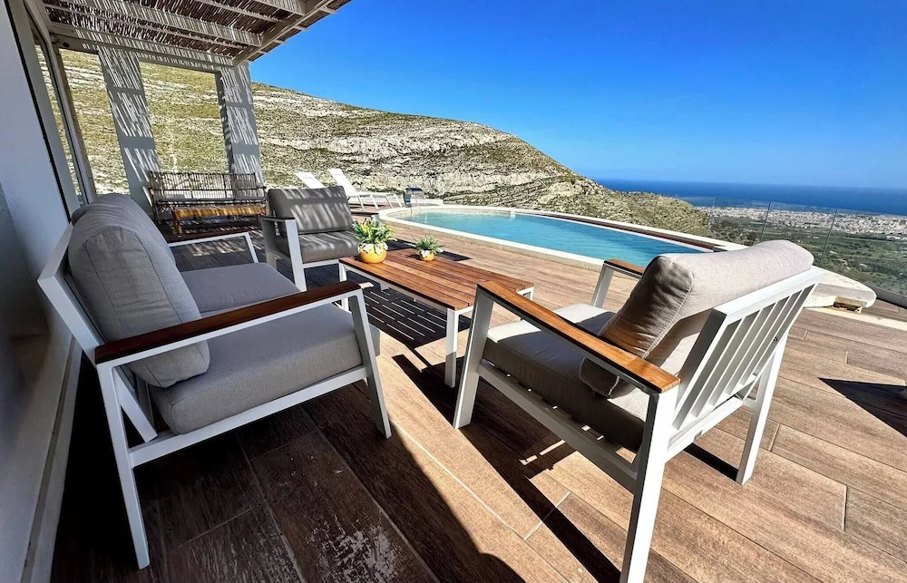 Prestigious Villa Olimpo With Pool And Sea View