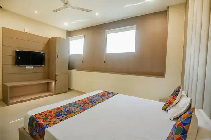 Fabhotel The Grand Suites