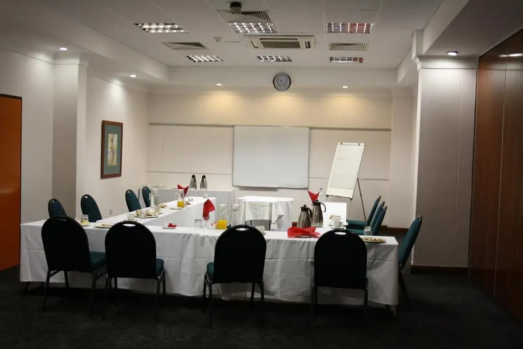 Cresta Oasis Hotel