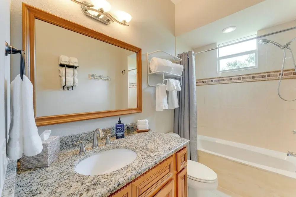 Grill-chill-splash: Your Port Charlotte Paradise!