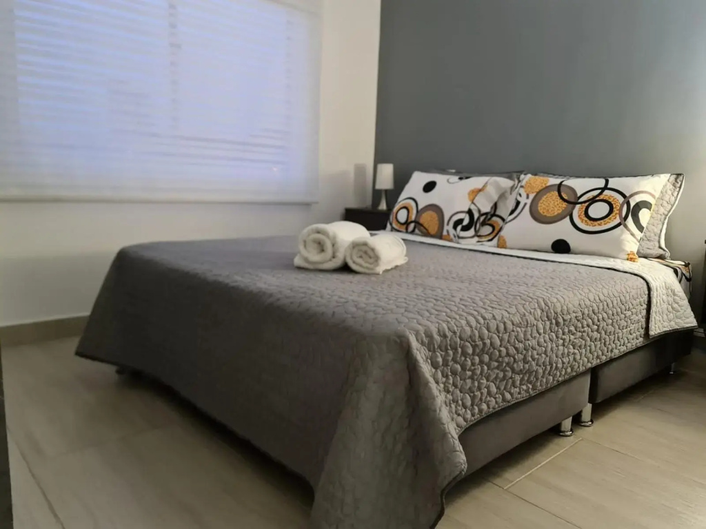 Apartaestudio en Pereira con vista al viaducto - Beatiful apartment with city view
