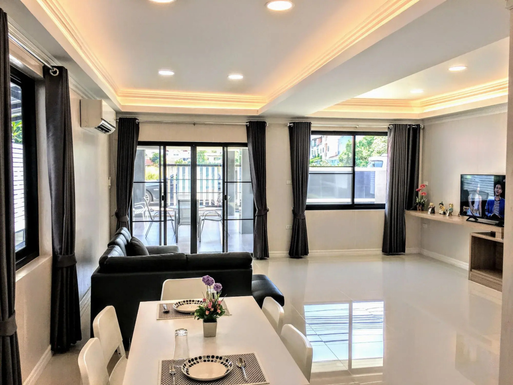 Ban Sasithorn Huahin