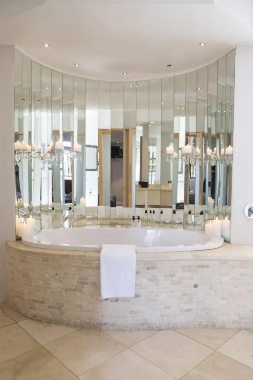 Feathers Boutique Hotel