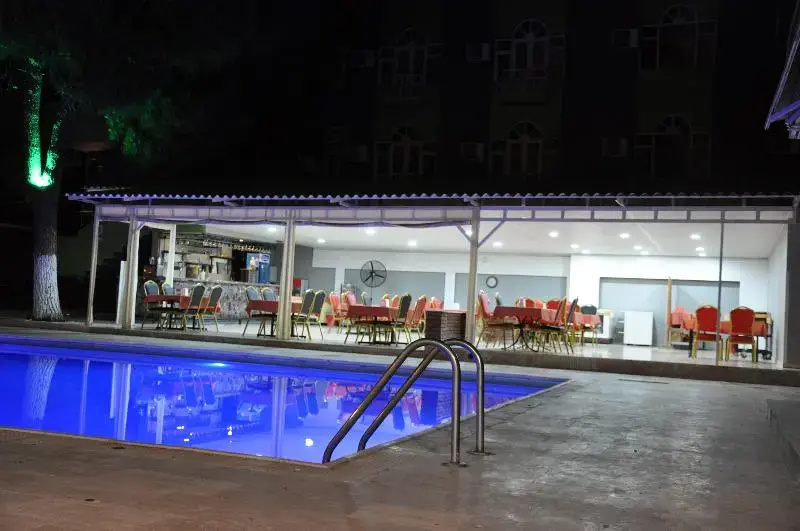 Anita Kemer Noch Hotel