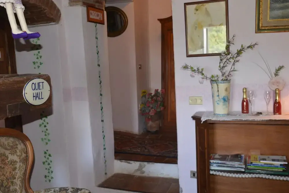 Live the Essence of Tuscany Typical Tuscan Villa for 1218 People
