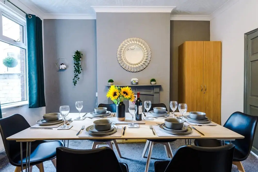 Perfect for Business Large Groups Sleeps 8