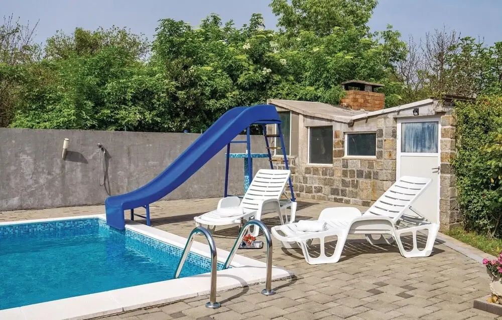 2 Bedroom Beautiful Home In Rijeka