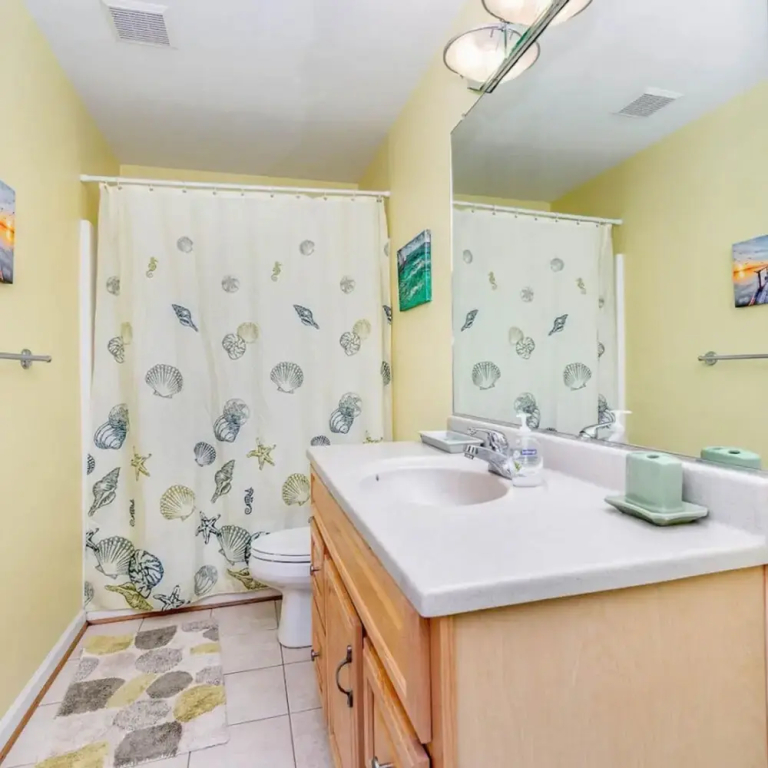 Sea La Vie Large and Updated Within Walking Distance to the Beach