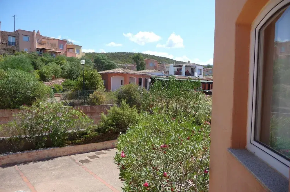 Sea View Apartment, Only 6 Mins Walk To Beach