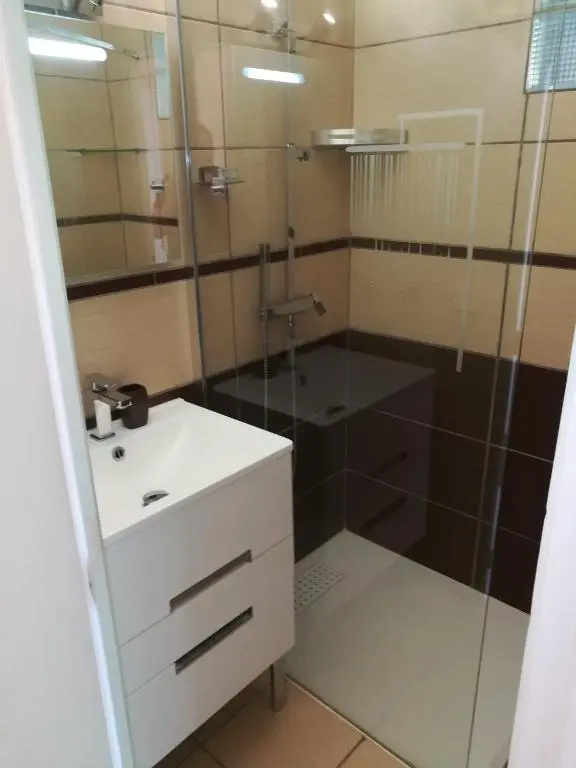 Appartement classé 3 étoiles au 1er étage d'une maison avec jardin dans un quartier calme