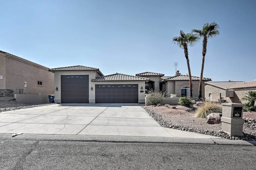Putting Green & Bbq: Modern Lake Havasu Oasis!