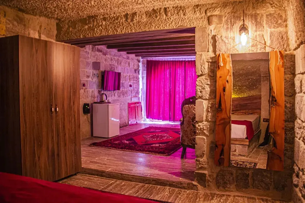 Junior Ottoman Cave