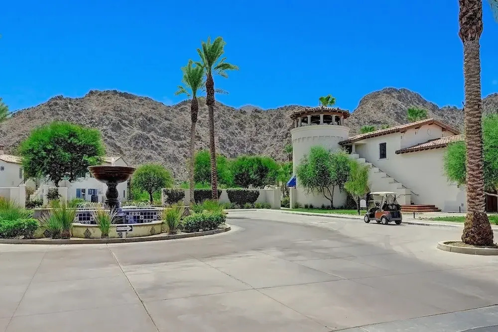 Barefoot Villa Mountain Views & Luxury Spa Access