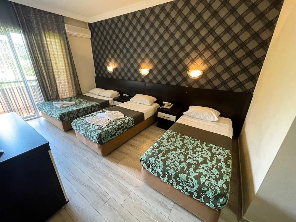 CASTLE PARK HOTEL