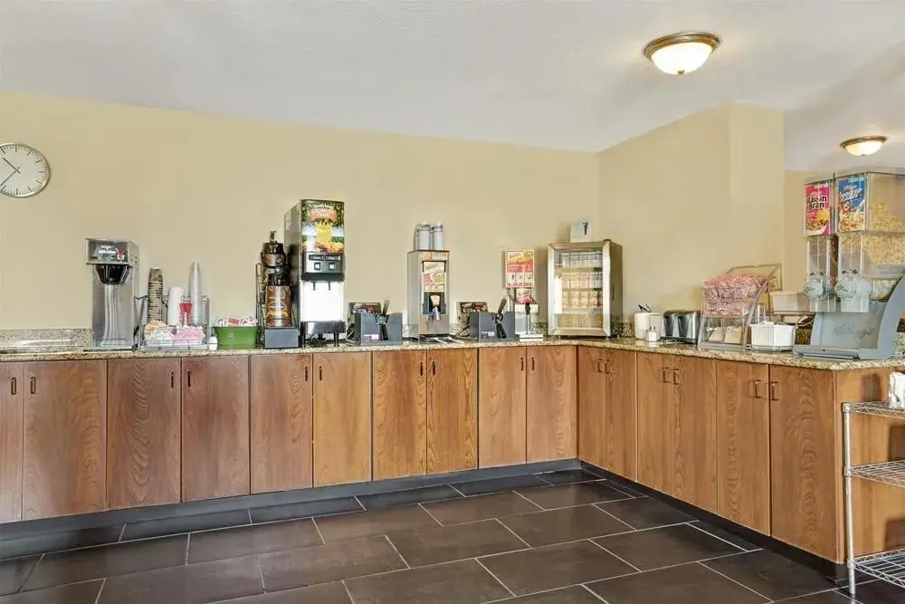 Super 8 by Wyndham Monticello