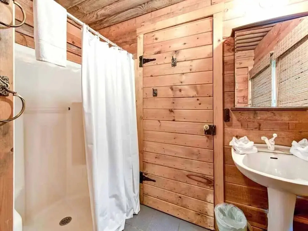 Twin Creeks, 4 Bedrooms, Sleeps 14, Rustic Lodge, Hot Tub, Pool Table
