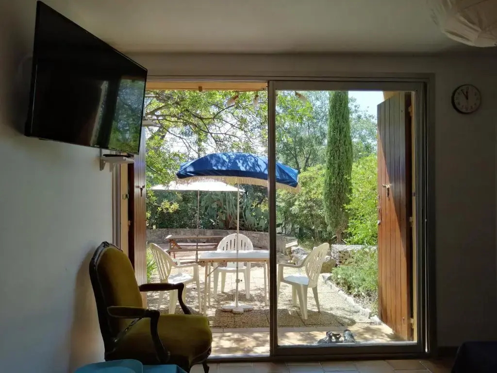 T2 36 m2, RdC de villa, clim, gd jardin clos, animx ok, quartier Mt Faron très calme, wifi, parking