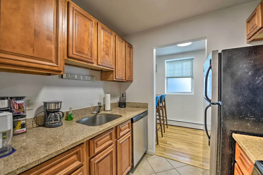 Central & Contemporary NJ Condo: Steps to Shore!
