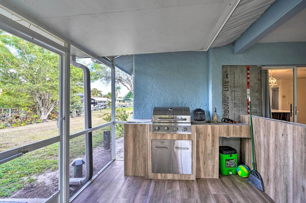 Direct Gulf Access + Lanai: Sunny Naples Home!