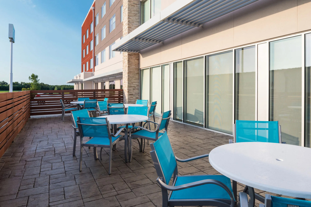 Holiday Inn Express & Suites Kingdom City by IHG
