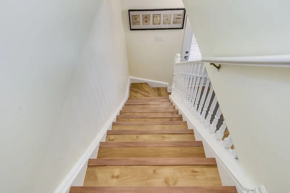 Newly Decorated 2BR Yorkville Home