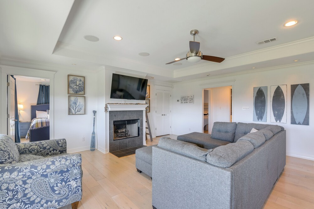 Walk to Shore: Group Getaway in Crystal Beach