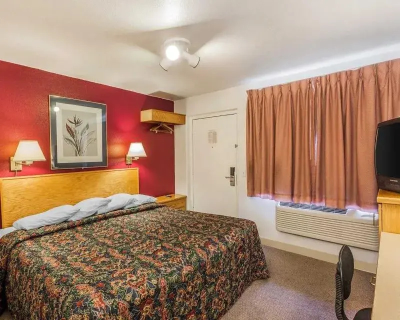 Rodeway Inn & Suites