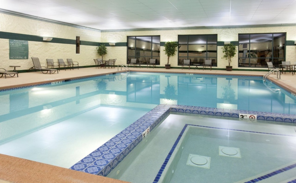 Holiday Inn & Suites Bolingbrook by IHG