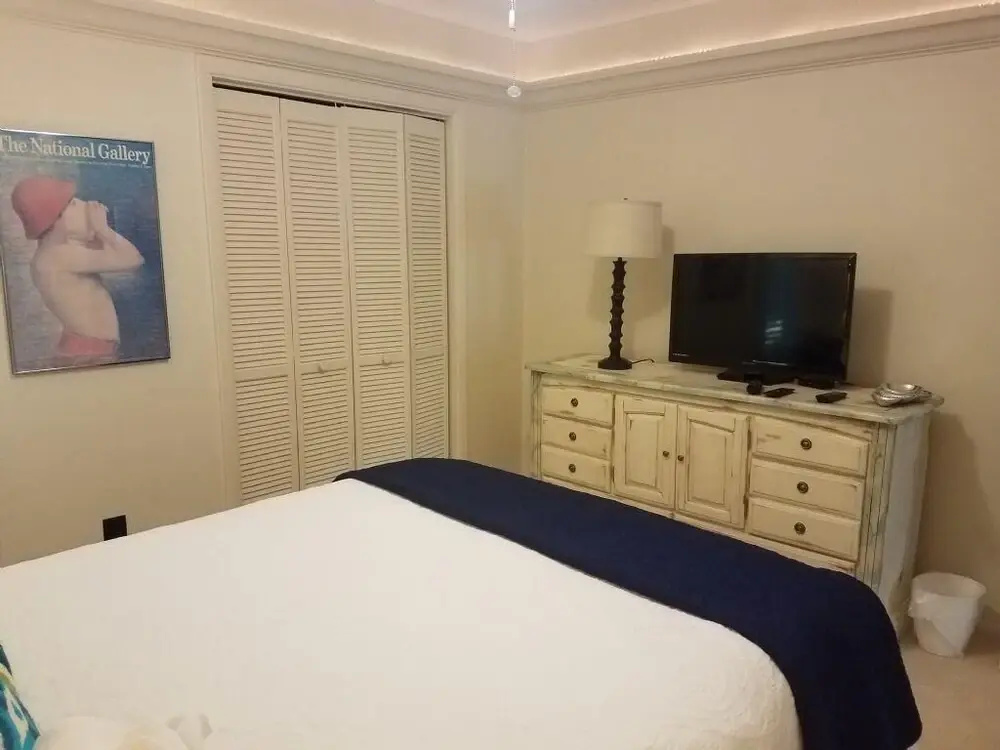 7 Edgewater Ally