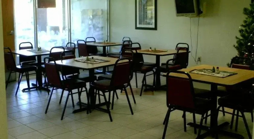 Campton Parkway Inn