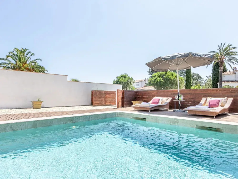 Modern Holiday Home on the Canal With Private Swimming Pool