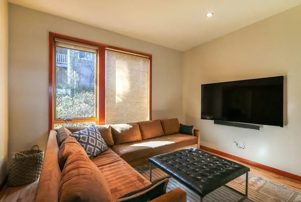FOUR Condo with Columbia River Gorge View and Hot Tub by RedAwning