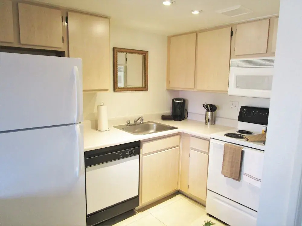 220 Fully Furnished with WiFi by RedAwning