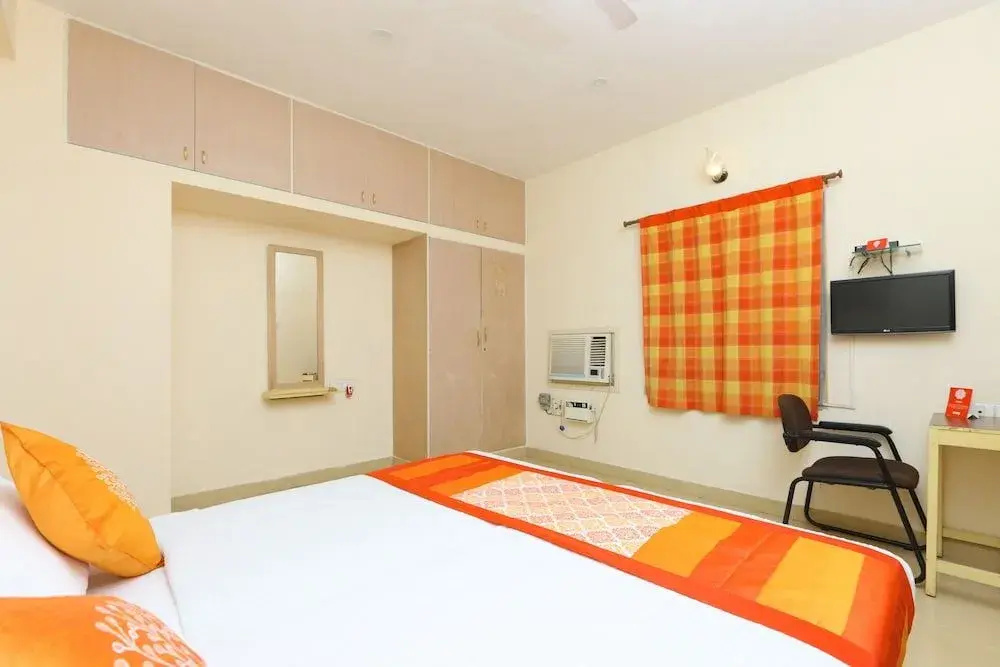 Oyo 20001 Silverkey Ashok Nagar