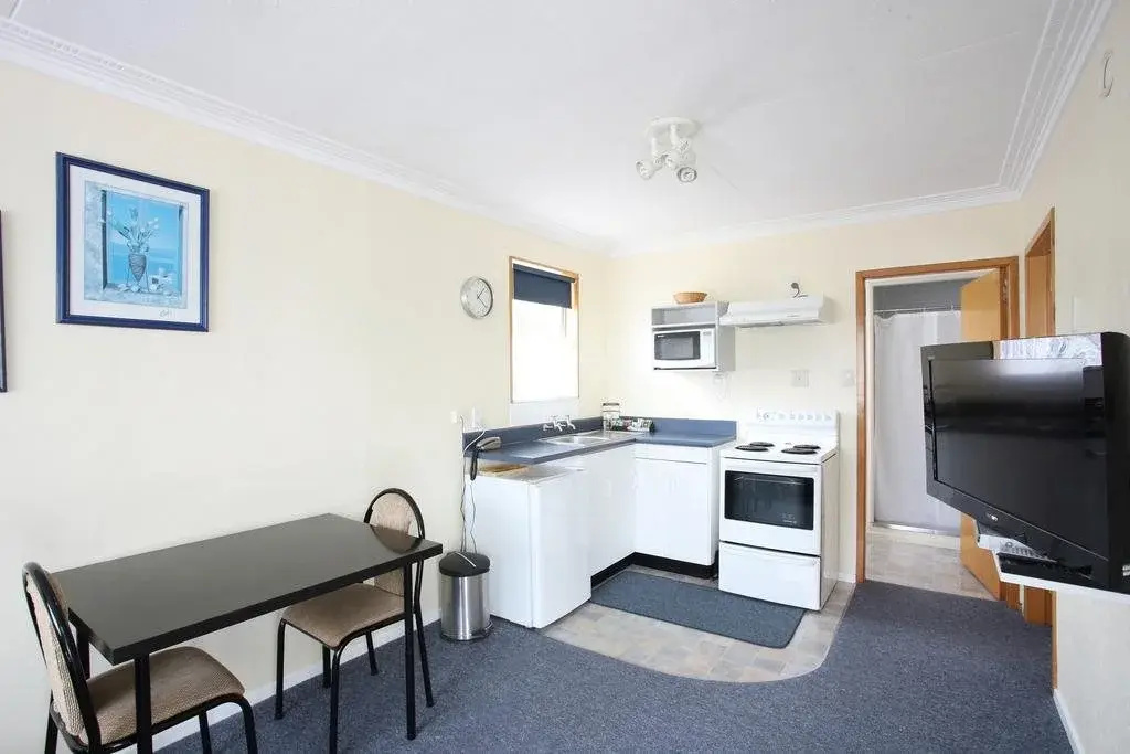 Queens Park Motels