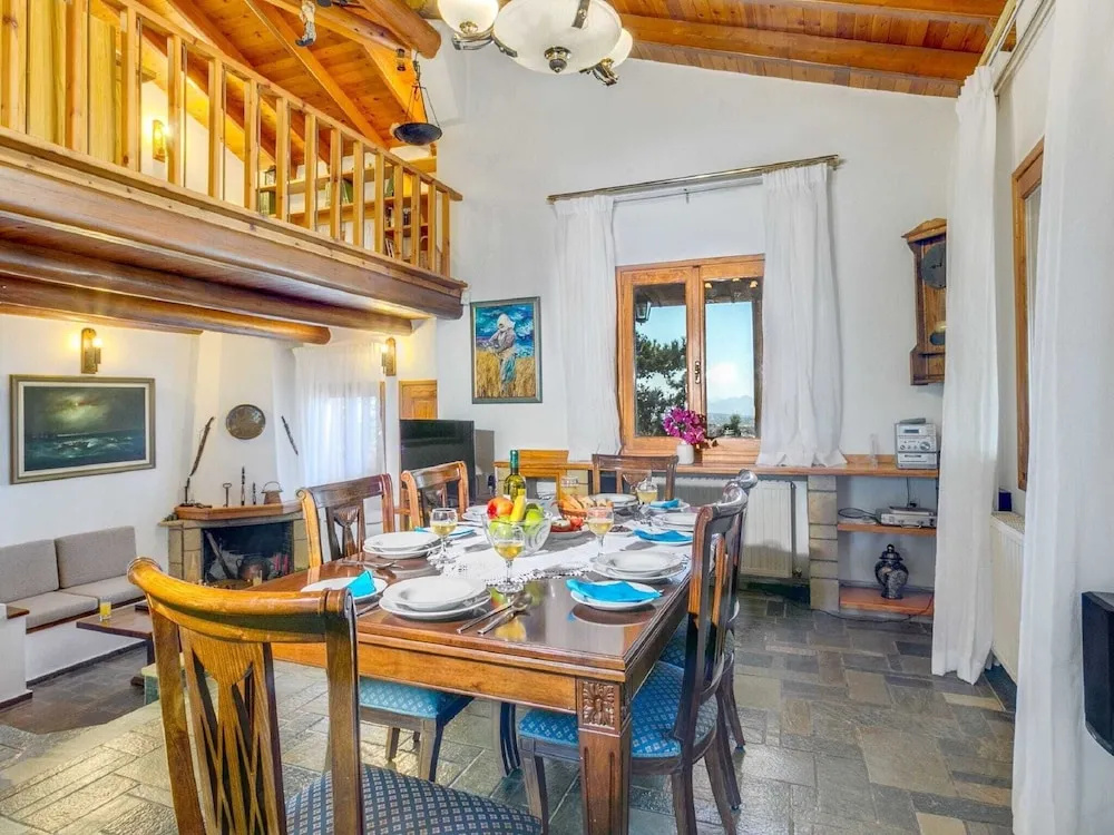 Villa in Heraklion With Private Pool & Beaches